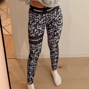 Stronger träningstights  💕 - Super sköna Stronger träningstights i storlek S❤️❤️