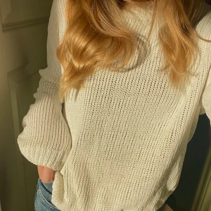 Vit stickad tröja - Jättefin vit stickad tröja storlek xs men skulle nog passa s också💗