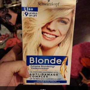 Blondering - Färgade håret rosa istället ! Haha säg 50/spänn!!