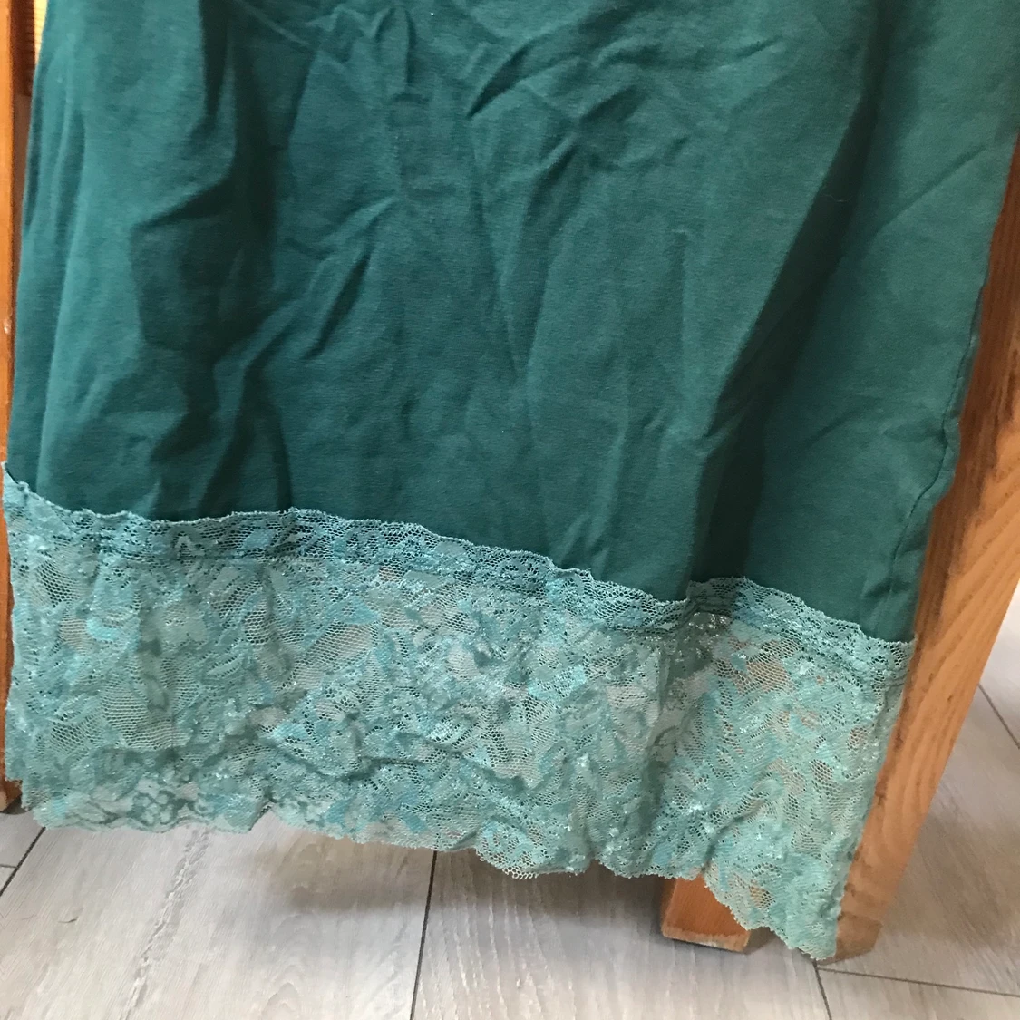 Linne med spetskant storlek XS - 90