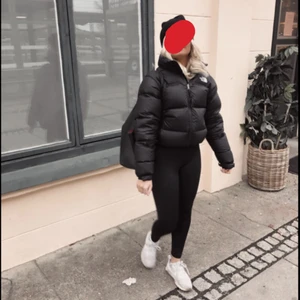 Intressekoll - INTRESSEKOLL. (Säljer om jag får ett bra pris).         North face jacka strl XS sparsamt använd. Kan även tänka mig byta mot en sail racing jacka.