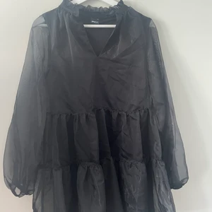 Klänning Gina - Svart klänning från Gina i S