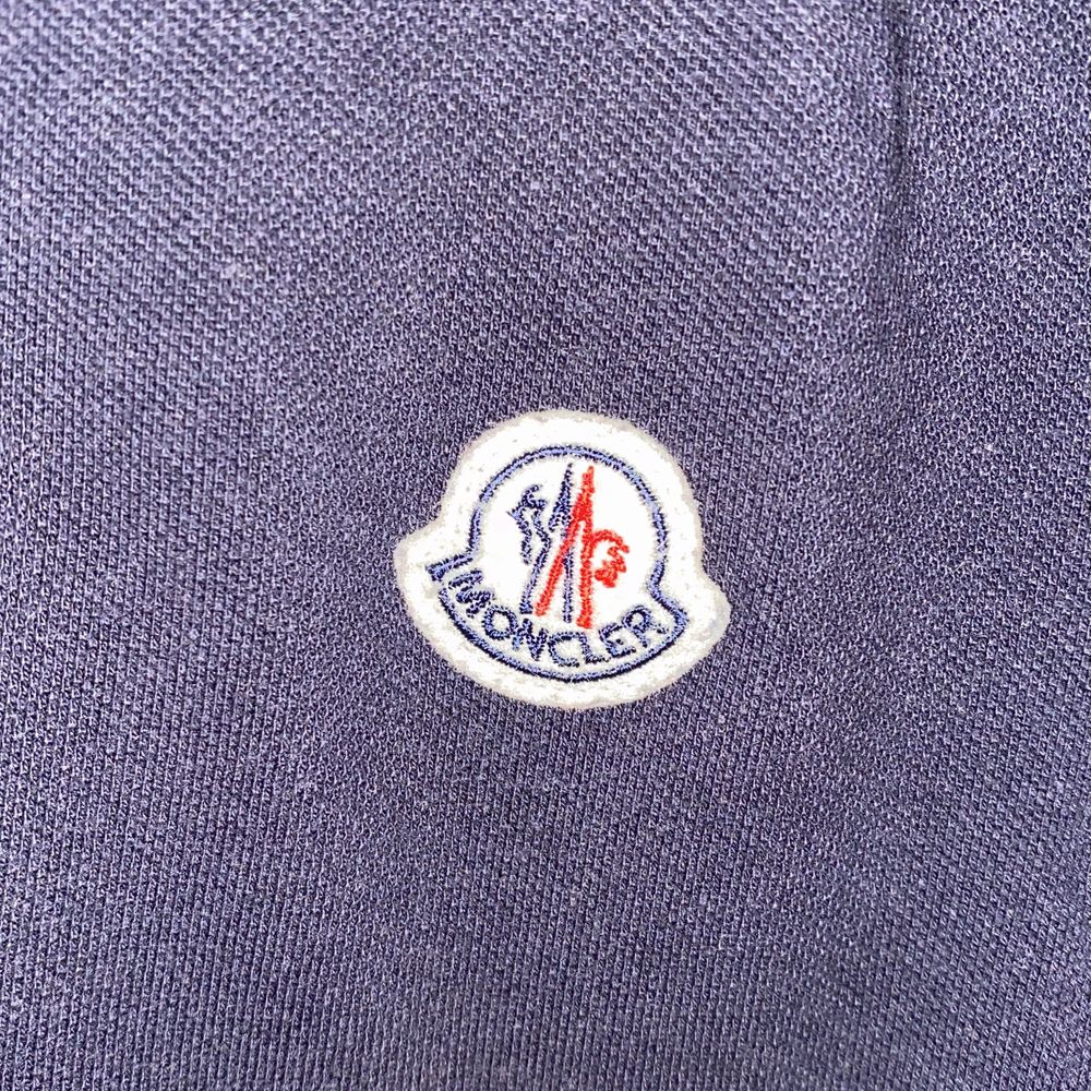 Jag säljer min moncler piqé tröja. Tröjan är i barnstorlek men passar xs eller en liten s. Har kassen och kanske kan lirka fram kvittot. Buda, startbud 300.. T-shirts.
