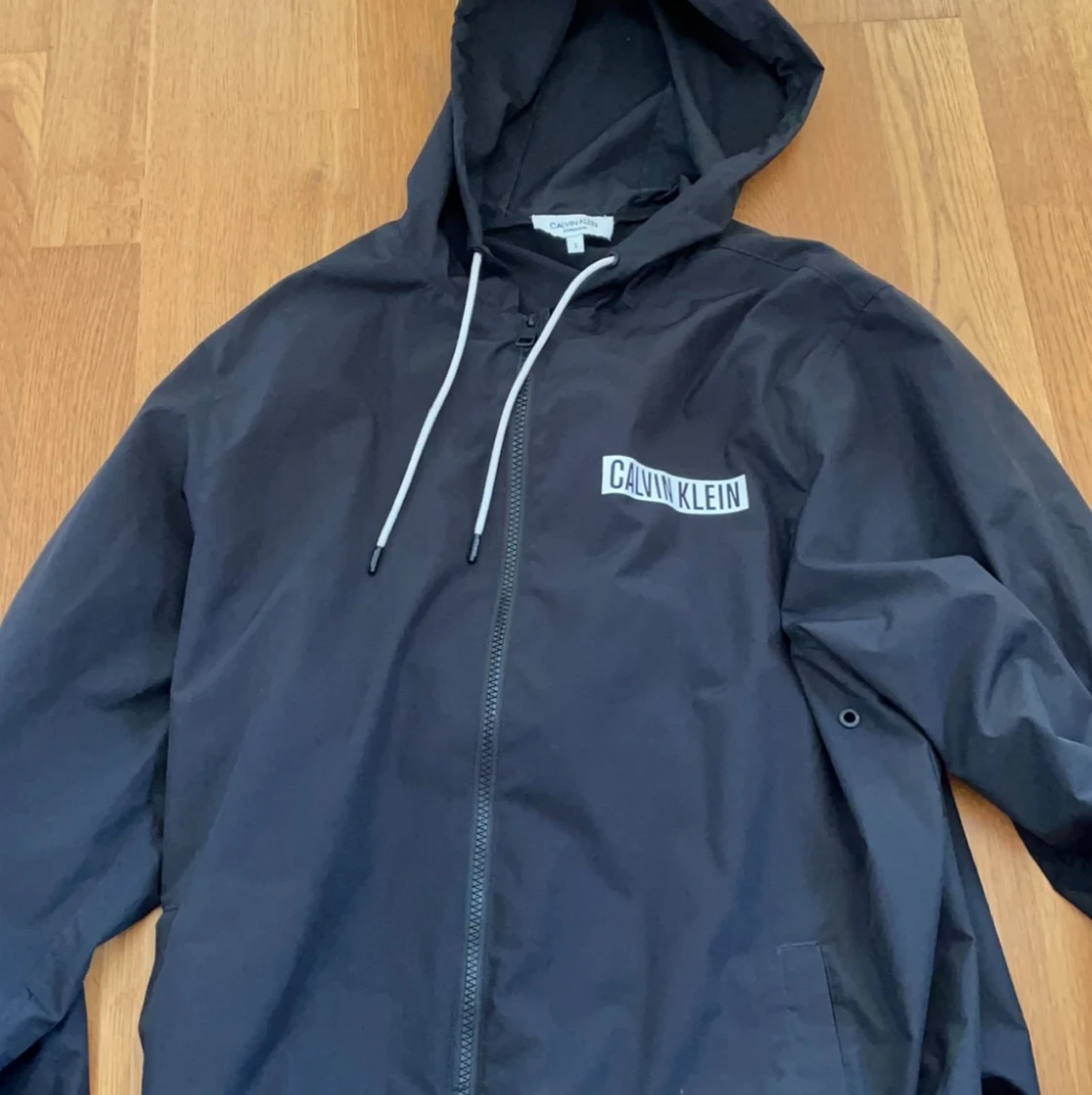 Fin Calvin Klein vindjacka 