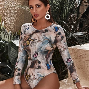 Baddräkt  - En riktigt snygg baddräkt från SHEIN som man även kan ha som exempelvis tröja. Säljes då jag av misstag köpte två. Aldrig använd eller testad!