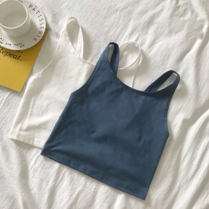 Linnen - Två linnen som är helt perfekta för sommaren! Oanvända. Onesize. 80kr/st. Skicka gärna ett meddelande om du har några frågor :)