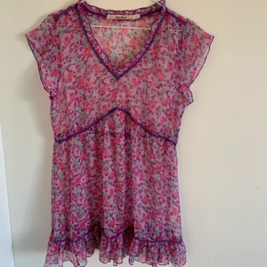 Tunika/klänning - Jättefin sommrig tunnika/klänning. Använt ett par gånger men är i jättefint skick