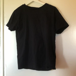 Svart T-shirt  - Bra skick.