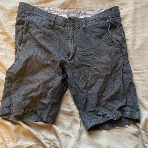 Linneshorts - Snygga, trendiga & bekväma linneshorts i bra skick! Perfekt för sommaren!