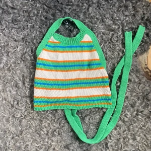 Topp Zara - Snygg halterneck topp från Zara som knyts i ryggen. I storlek S!