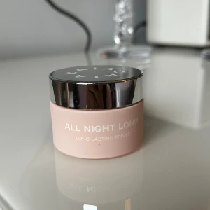 Caia primer - Hej! Säljer min long lasting primer från Caia då den inte funkar för min hud. Har endast testat den ca tre gånger men pga det säljer jag den bara för typ halva priset (nypris 335)❤️skriv gärna om du har någon fråga🫶🏼