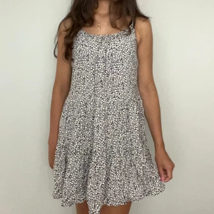 Mönstrad Klänning - Fin klänning fin både till vardags och till stranden