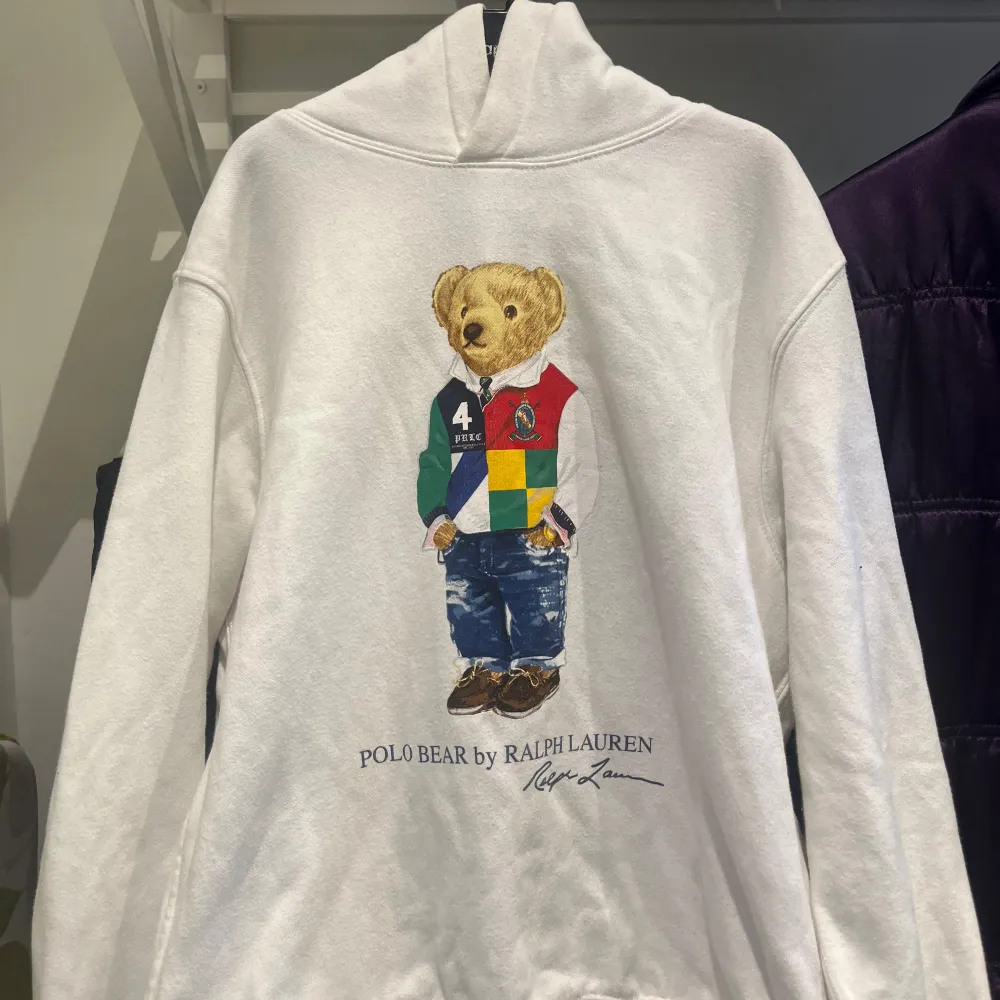 Vit polo bear Ralph Lauren hoodie i bra skick. Stolek 160.. Hoodies.