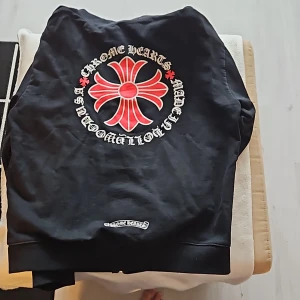 Chrome hearts zip tröja -  Chrome hearts zip tröja Använd fåtal ggr Katt finns i hemmet Från Kina