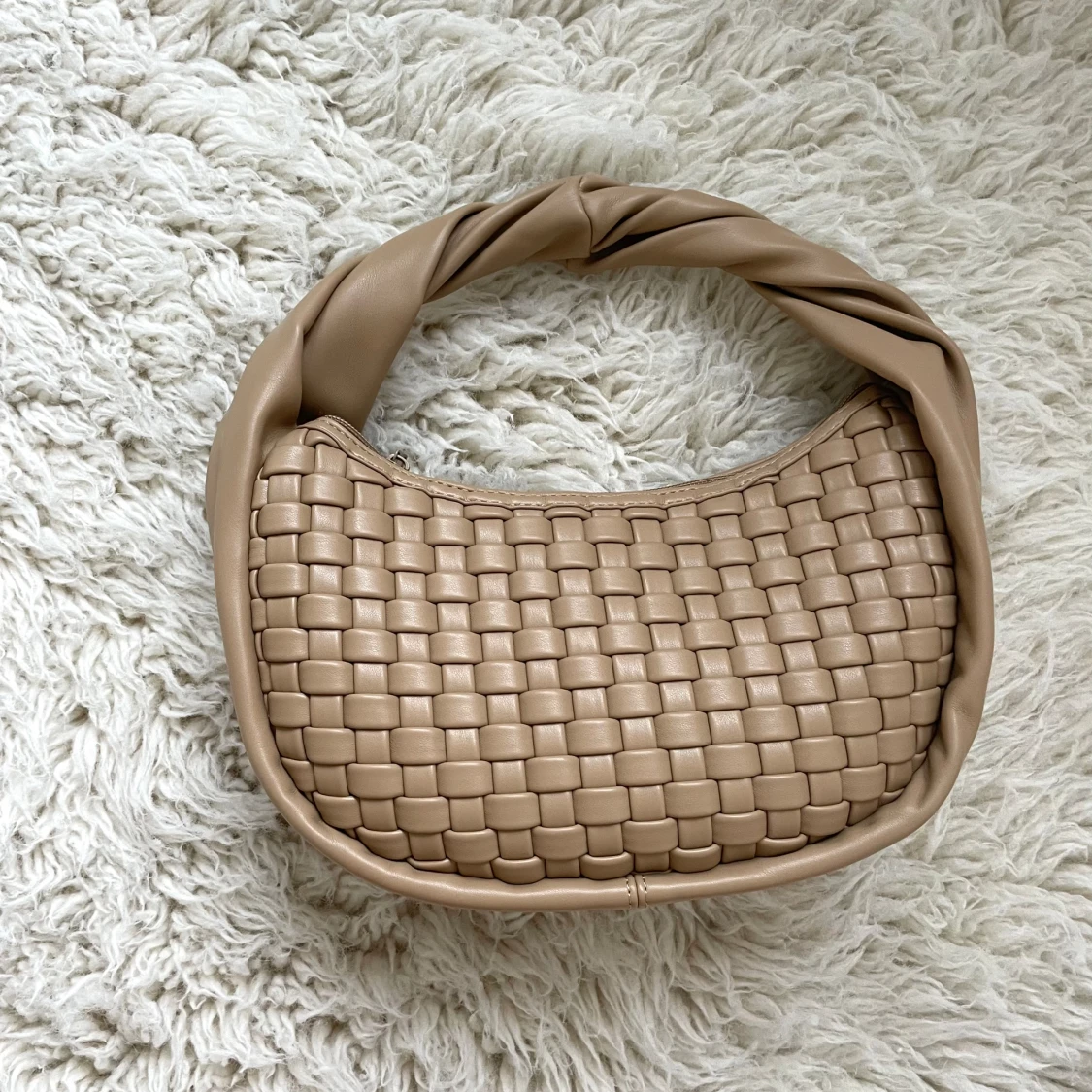 Så fin beige flätad väska från nakd - 90