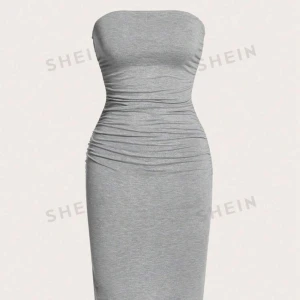 Midi TubKlänning Grå - Använd endast ett fåtal gånger, skönt, flexibelt och mjukt material! Pris kan diskuteras vid snabb affär💖