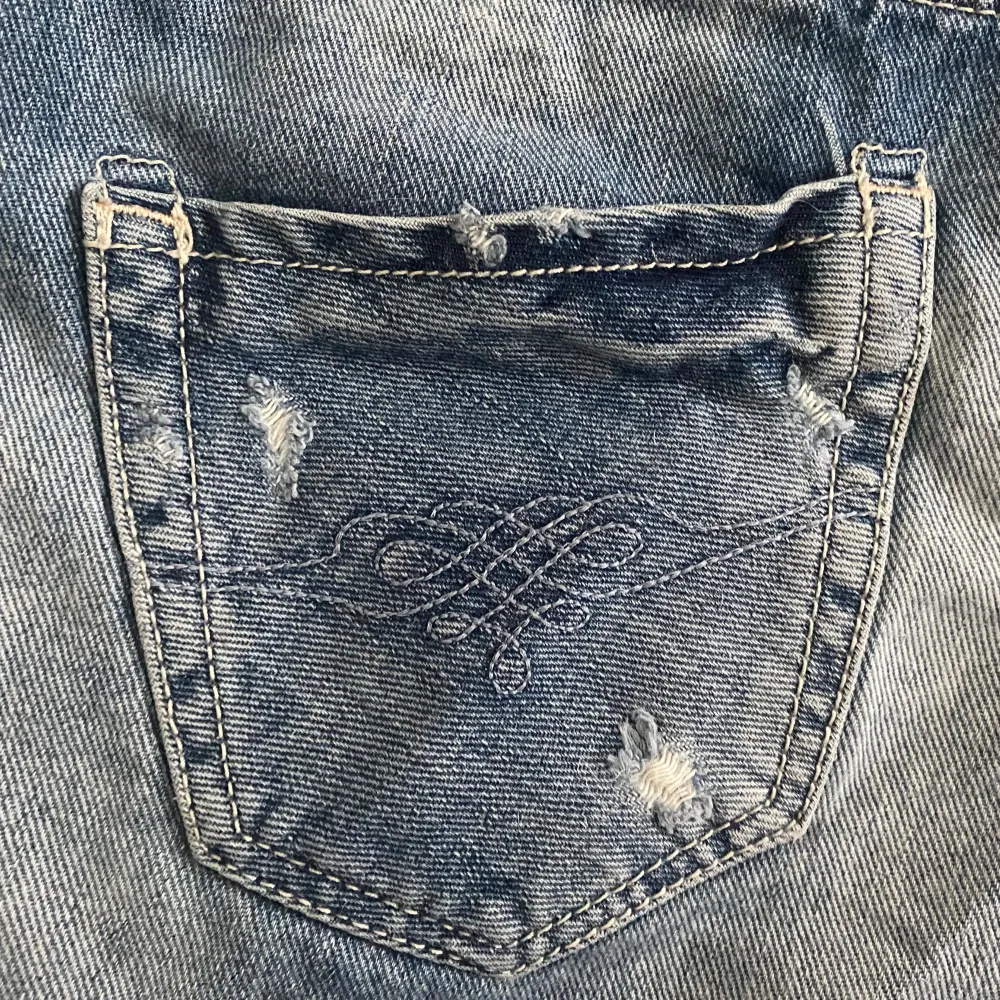 jättesnygga lågmidjade shorts från pepe jeans !! midjemåttet är 40cm🤍 pris kan diskuteras🤍🤍. Shorts.