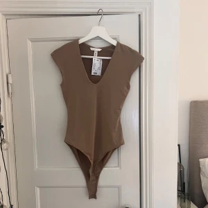 Body - Helt oanvänd body med prislapp kvar från hm💕