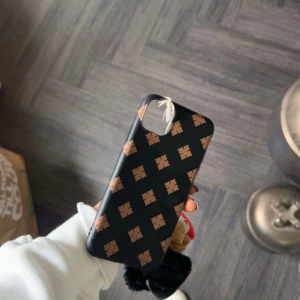 By Malene Birger mobilskal  - Jätte fint mobilskal från Malene Birger💕 Aldrig använt då det tyvärr inte passar min mobil, skalet passar iPhone 11 PRO 💋