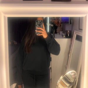 Basic svart tröja  - Jätte fin tröja från hm!