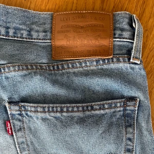 Levis Stay Loose  - Levis Stay Loose W30 L34 i mycket fint skick 