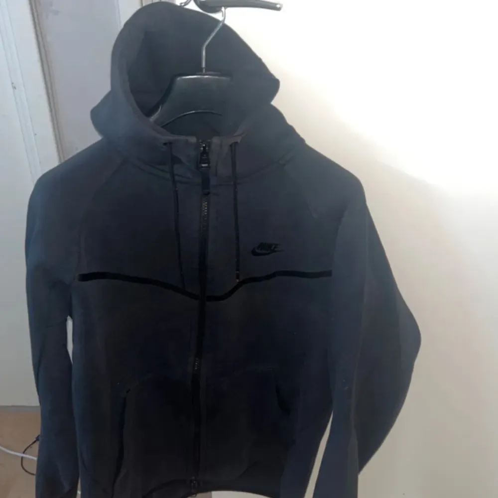 Säljer då denna är för liten för mig Dene fet, inga defekter.. Hoodies.