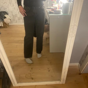 Svarta Gina jeans - Säljer dessa svarta jeansen från Gina då dom ej kommer till användning💞