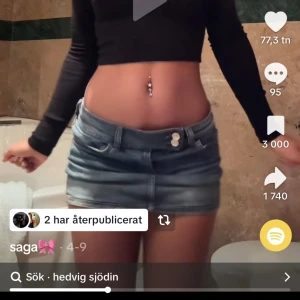 Jeans kjol  - Säljer denna ganska populära H&M jeans kjolen!! 200kr!!!🥰