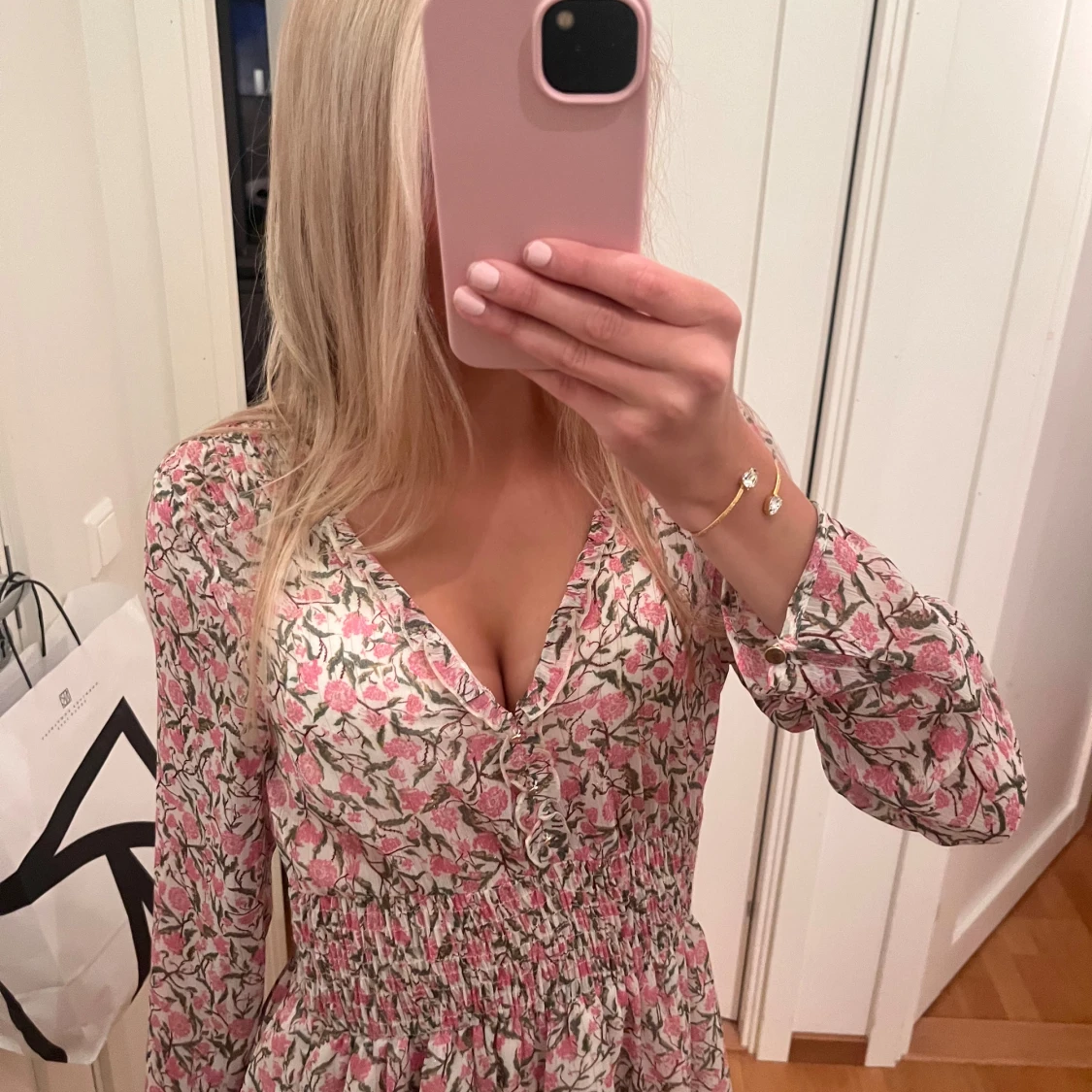 Söt blommig klänning  - 90