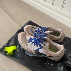 Spikskor - Spikskor från Nike!💙  Slitna i färgen efter den röda banan❤️