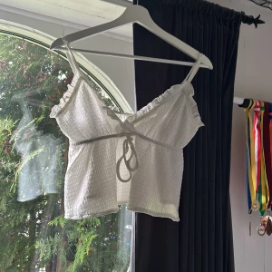 Sött linne  - Säljer ett sött linne som är lite kortare i modellen