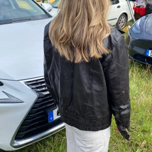 Vintage skinnjacka - Vintage jacka i stl S-L beroende på hur man vill ha passformen 