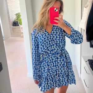 Klänning - Så fin klänning från zara💙💙