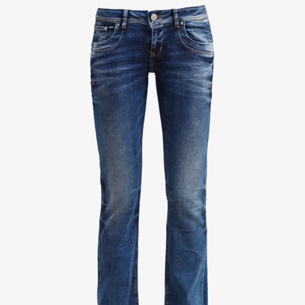 intressekoll på mina älskade ltb jeans i modellen valerie som alltid är slutsålda och väldigt svåra att få tag på! jätte fint skick utan defekter, köpta på zalando för 799  💓. Jeans & Byxor.