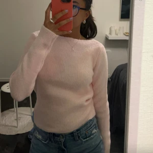 Rosa stickad tröja  - Rosa stickad tröja från mango. I bra skick 