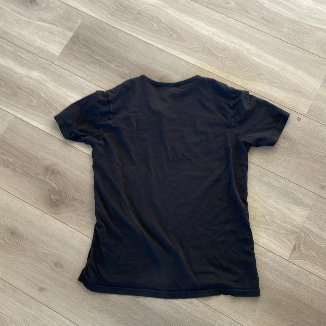 Svart t-shirt  - 91