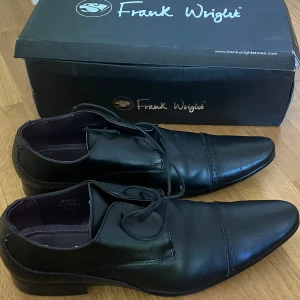 Eleganta snörskor - Stlk 43 Ett pargånger använda Inga repor eller skador