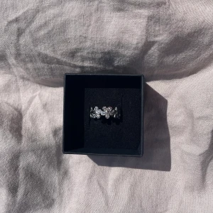 Miranda ring rostfri  - 45kr/st, i 304 Stainless steel,  finns flera i lager😊 kolla gärna in min instragram där jag främst sköter försäljningen 🤍 fler liknande smycken hittar ni på min sida 🥰