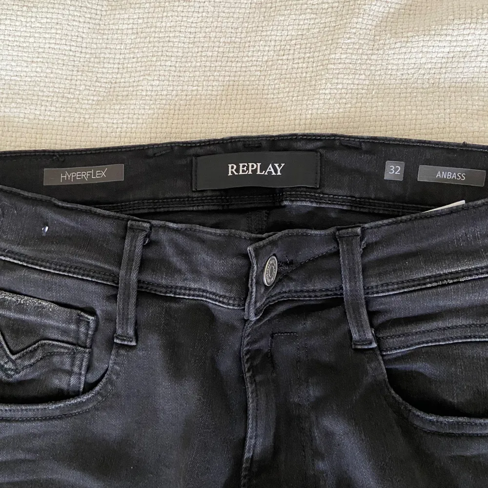 Snygga Replay jeans i skinny passform, väldigt gott skick. Jeans & Byxor.
