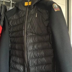 Säljer min parajumpers jacka - Storlek xs bra skick 