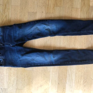 Replay jeans  - Riktigt feta Replay jeans är lite för små för mig nu pris 1000kr mitt pris 190kr