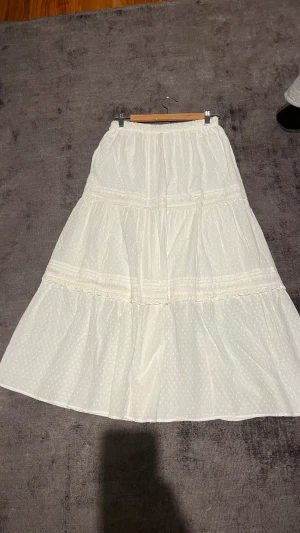 Långkjol indiska stl S - Aldrig använd, inköp 599kr, 