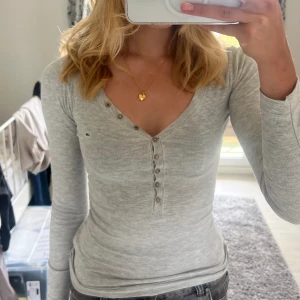 Långärmad tröja - från tommy hilfiger, perfekt skick