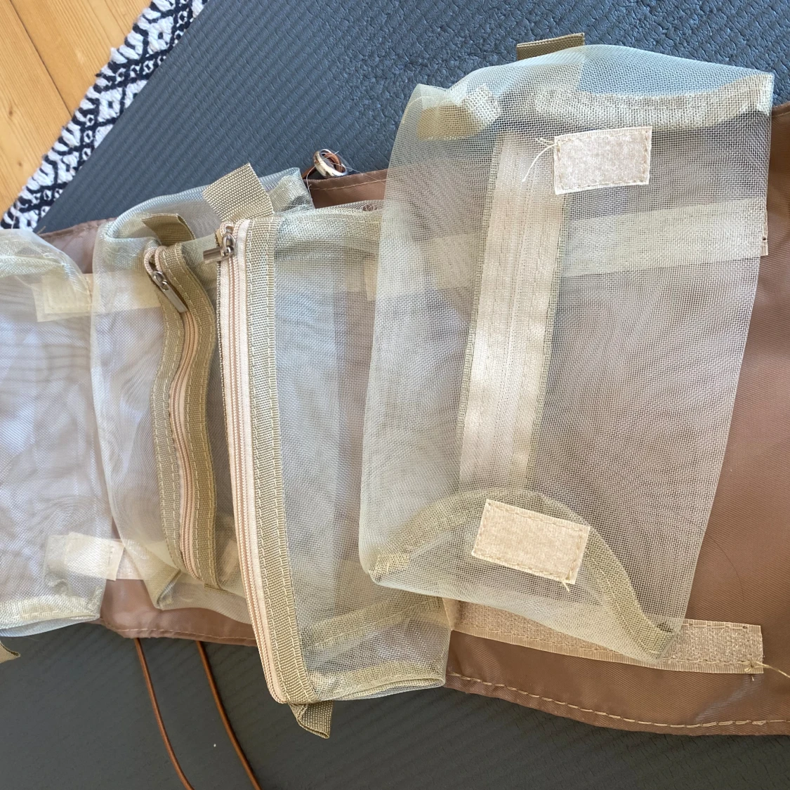 Helt ny makeup bag! Stor volym, tar lite plats - 91