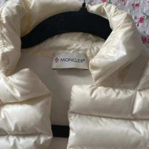 moncler cardigan! - Äkta superfin moncler cardigan, Skriv till mig om du är intresserad! 🩷