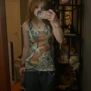 Miami ink linne❤️❤️ - Super vackert miami linne med cool täxt på baksidan, den ska vara XL men tycker den sitter mer som en S eller XS