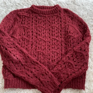 Röd stickad  - Röd stickad tröja från Vero Moda❤️ Storlek XS.