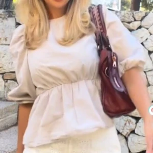 Blus från Zara - Blus från Zara, endast använd några gånger! Jättefin nu till sommaren🌴☀️(första bilden är inte min)