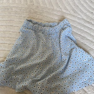 Fin kjol!💕 - Fin lätt kjol att ha på sig på sommaren! Lätt att styla.