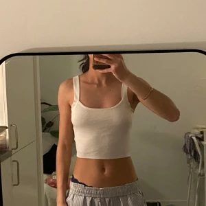 Ribbad tanktop  - Ribbad croppad tanktop skön och snygg 😻 